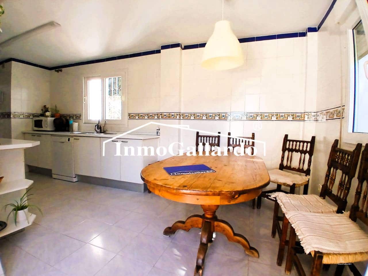 6 soveværelse Semi-Rækkehus til salg i Malaga by med garage - € 1.057.000 (Ref: 9788100)