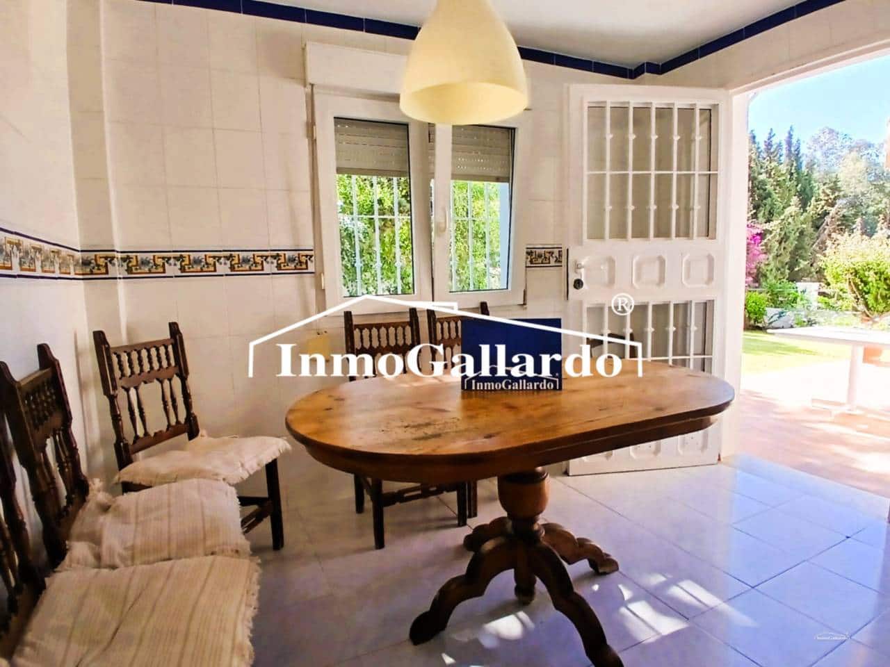 6 soveværelse Semi-Rækkehus til salg i Malaga by med garage - € 1.057.000 (Ref: 9788100)