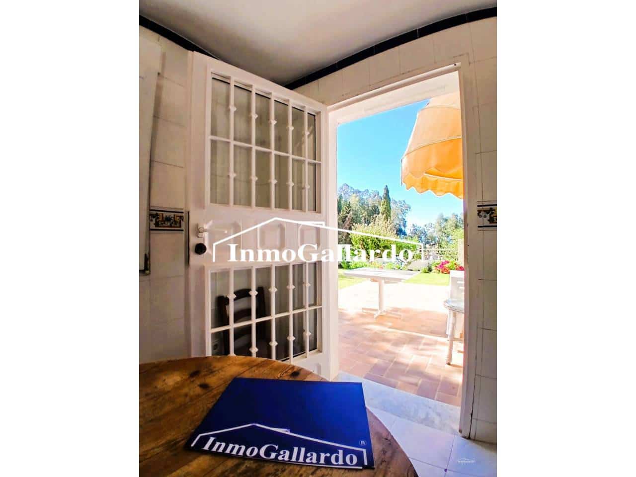 6 soveværelse Semi-Rækkehus til salg i Malaga by med garage - € 1.057.000 (Ref: 9788100)