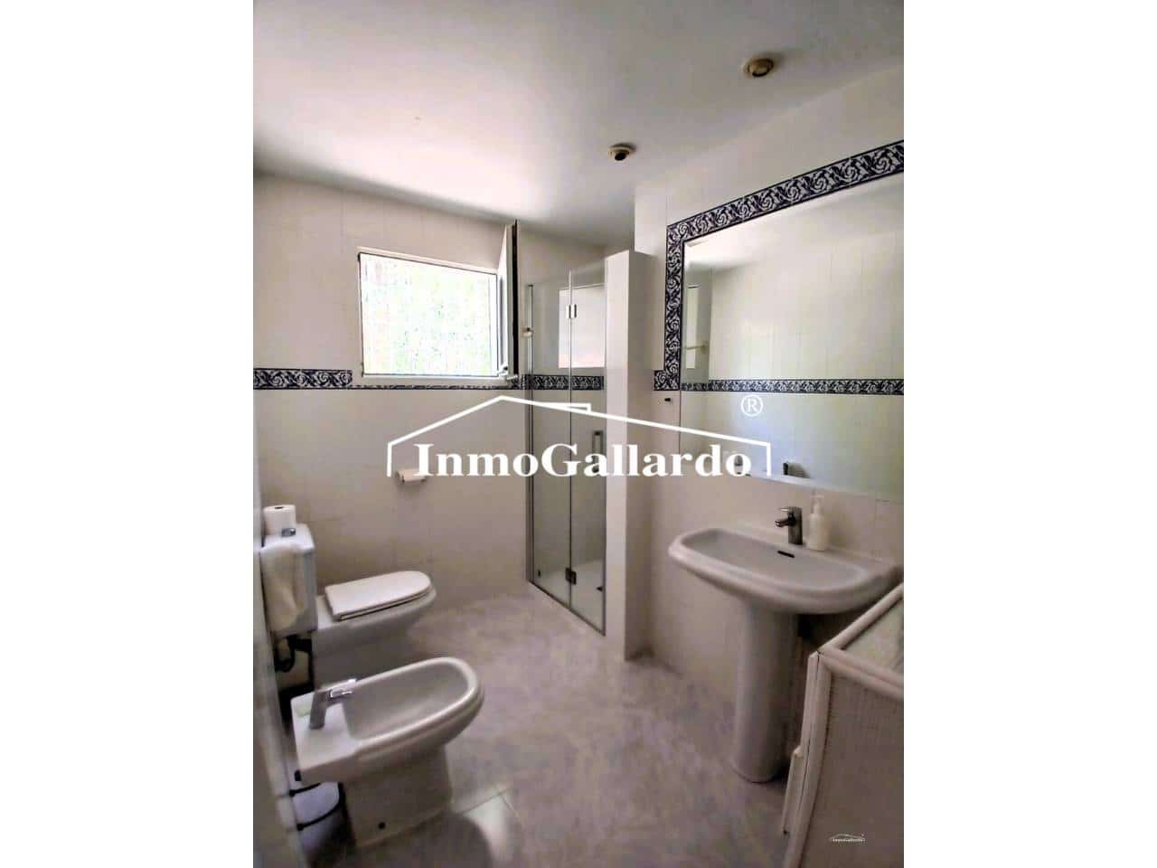 6 soveværelse Semi-Rækkehus til salg i Malaga by med garage - € 1.057.000 (Ref: 9788100)