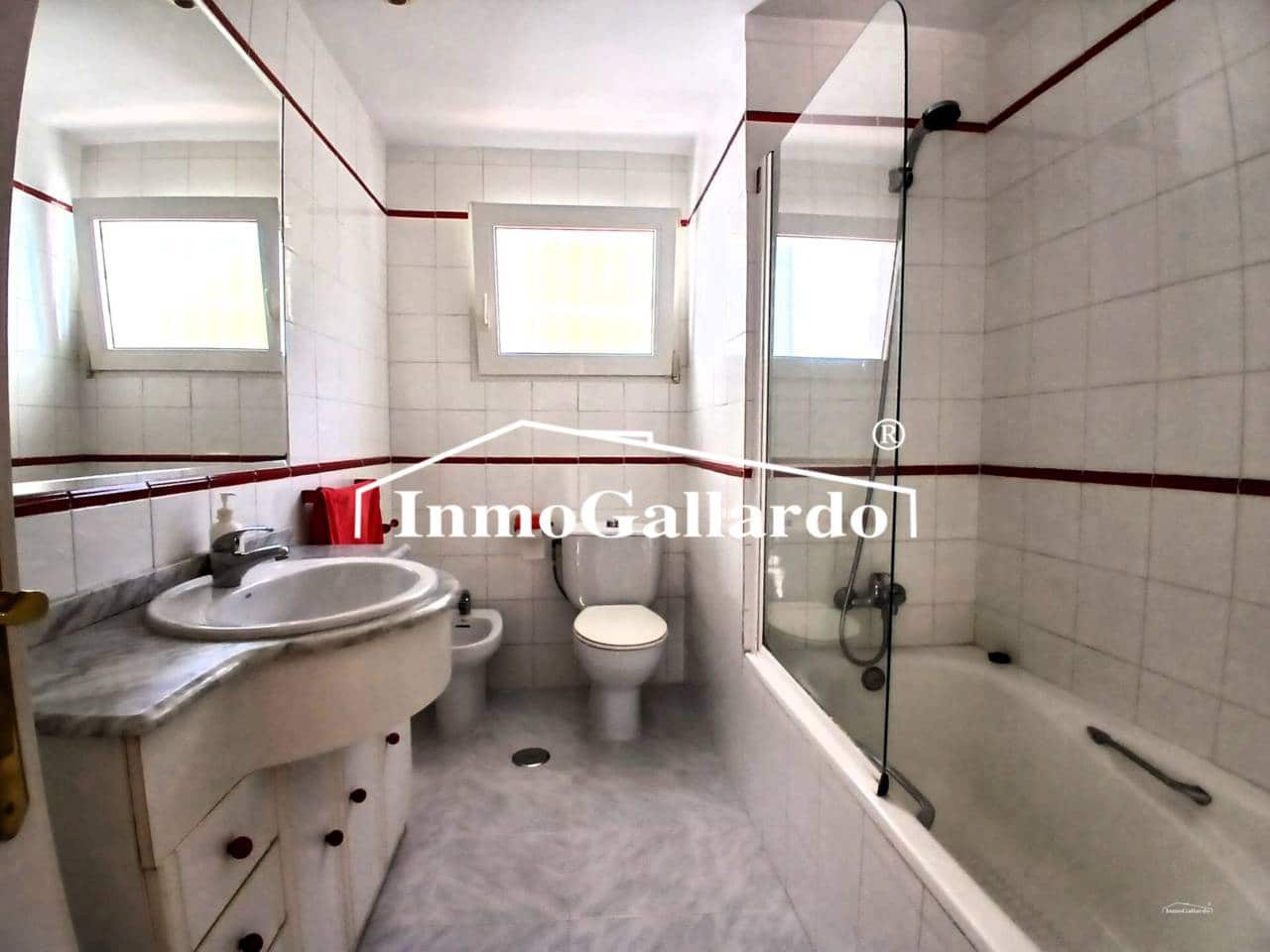 6 soveværelse Semi-Rækkehus til salg i Malaga by med garage - € 1.057.000 (Ref: 9788100)