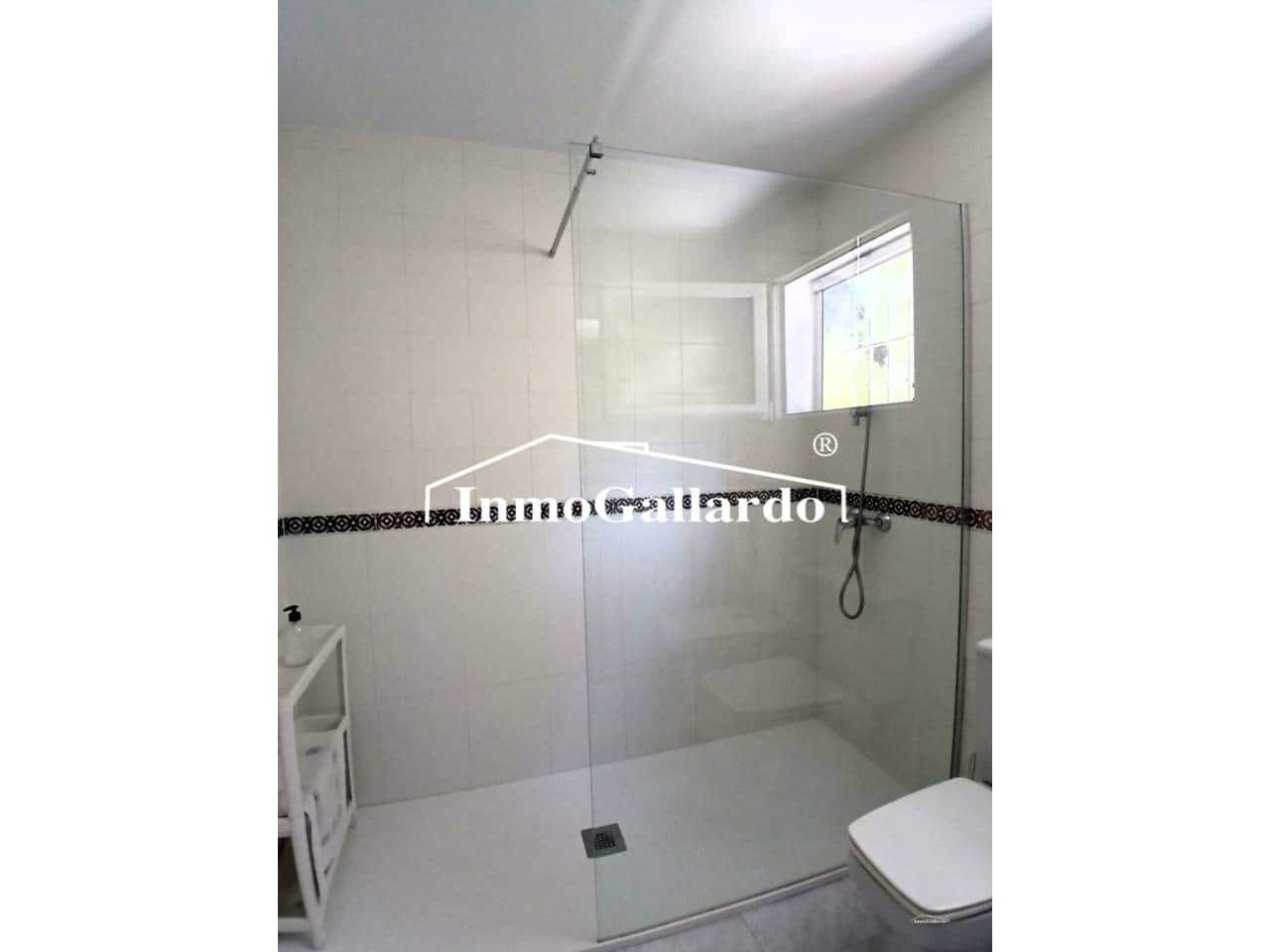 6 soveværelse Semi-Rækkehus til salg i Malaga by med garage - € 1.057.000 (Ref: 9788100)