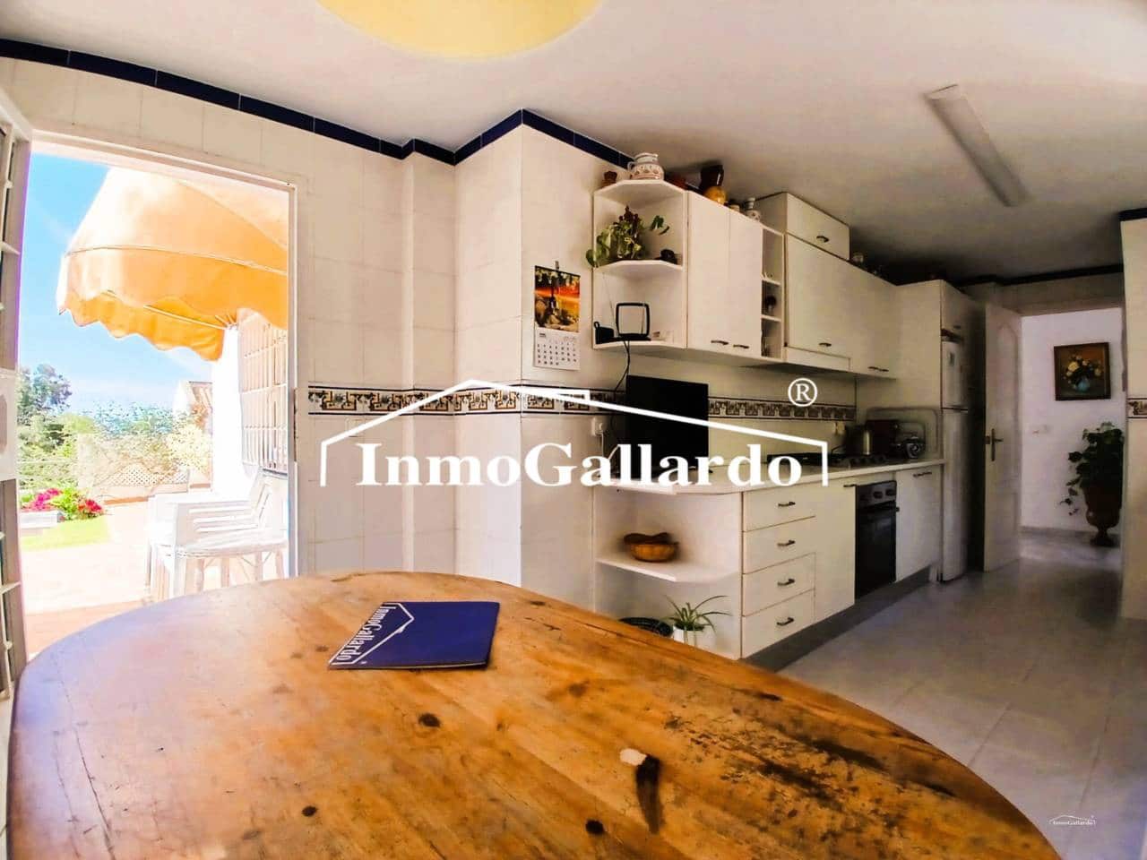 6 soveværelse Semi-Rækkehus til salg i Malaga by med garage - € 1.057.000 (Ref: 9788100)