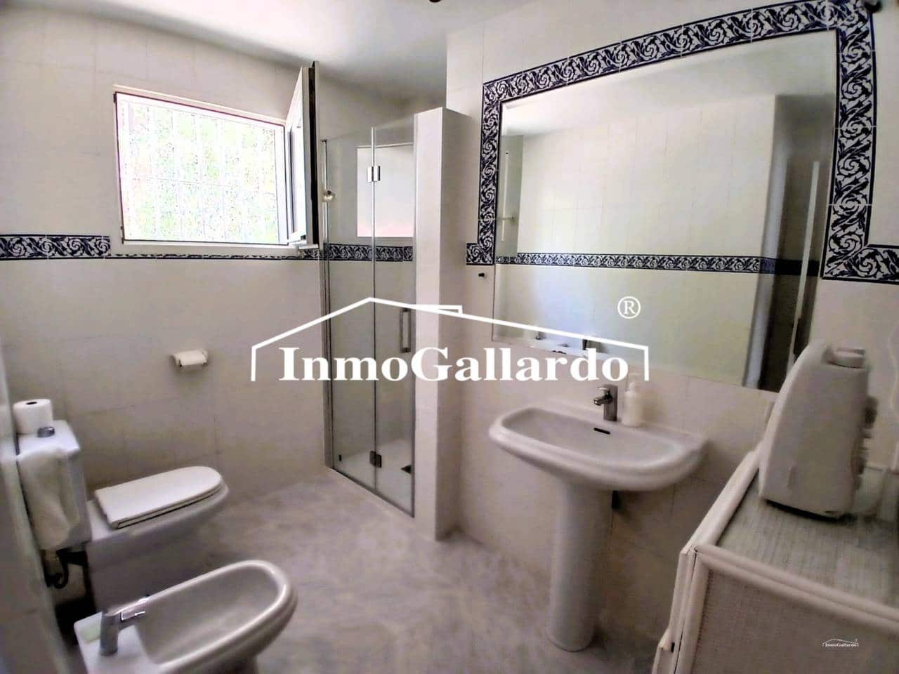 6 soveværelse Semi-Rækkehus til salg i Malaga by med garage - € 1.057.000 (Ref: 9788100)