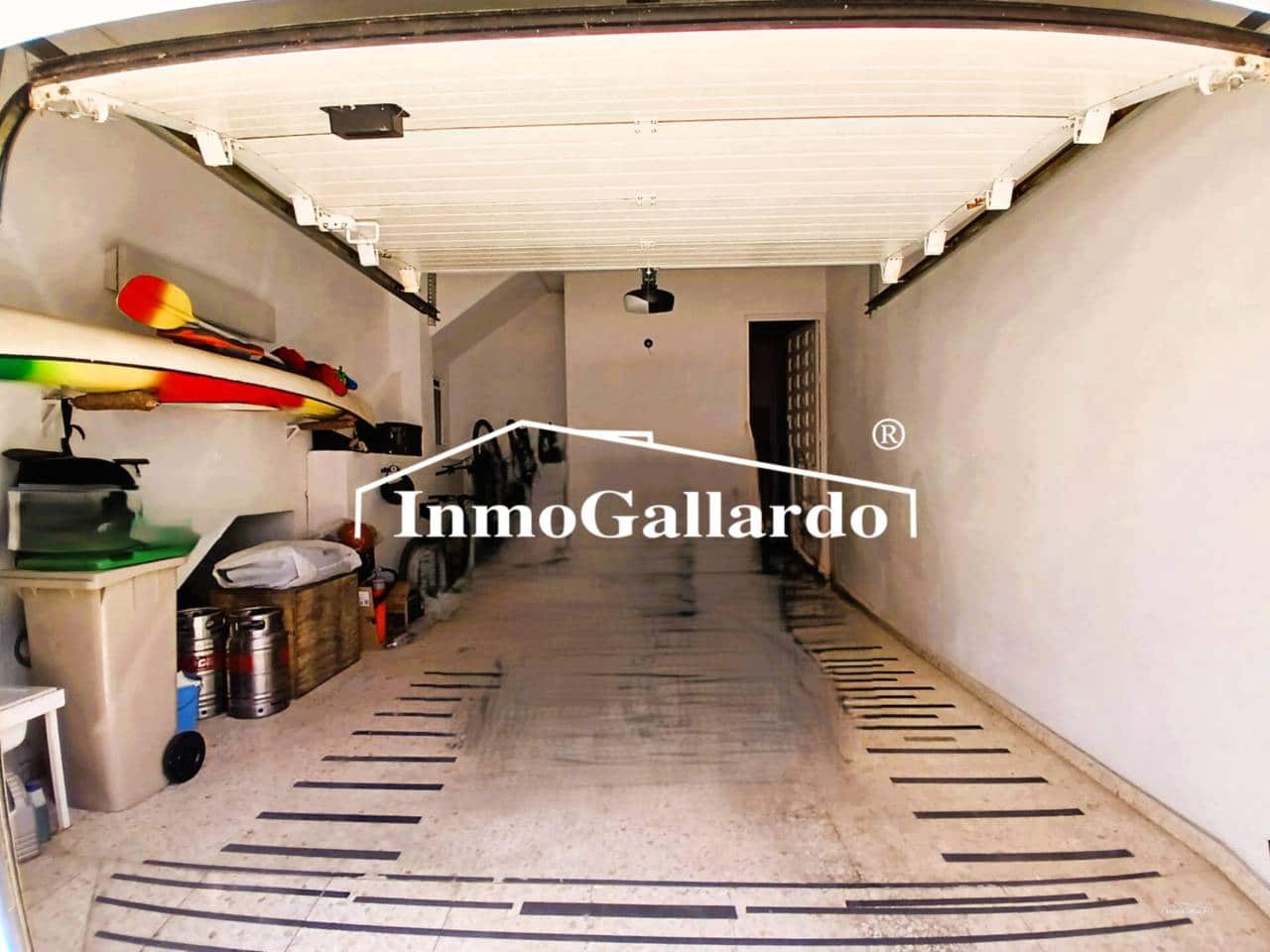 6 soveværelse Semi-Rækkehus til salg i Malaga by med garage - € 1.057.000 (Ref: 9788100)