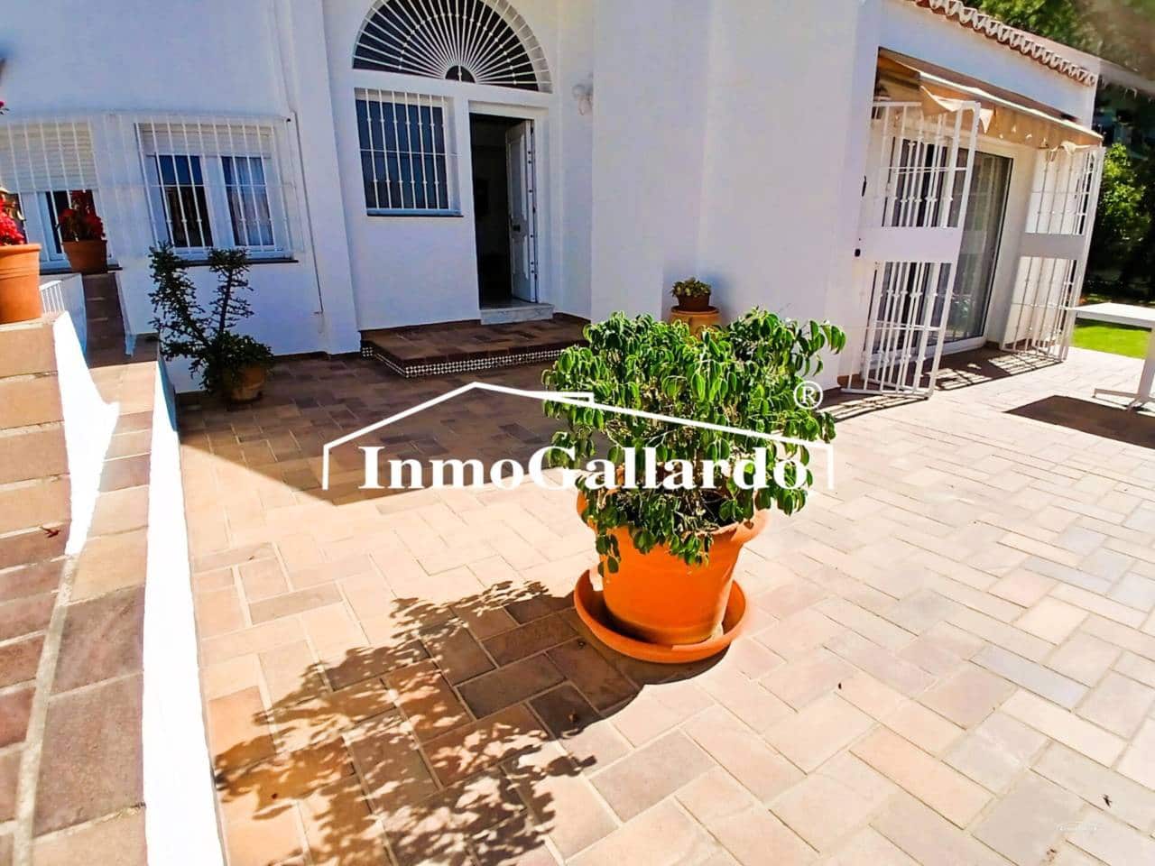 6 soveværelse Semi-Rækkehus til salg i Malaga by med garage - € 1.057.000 (Ref: 9788100)