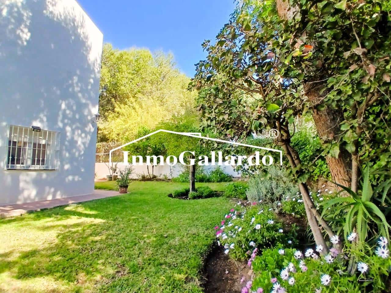 6 soveværelse Semi-Rækkehus til salg i Malaga by med garage - € 1.057.000 (Ref: 9788100)