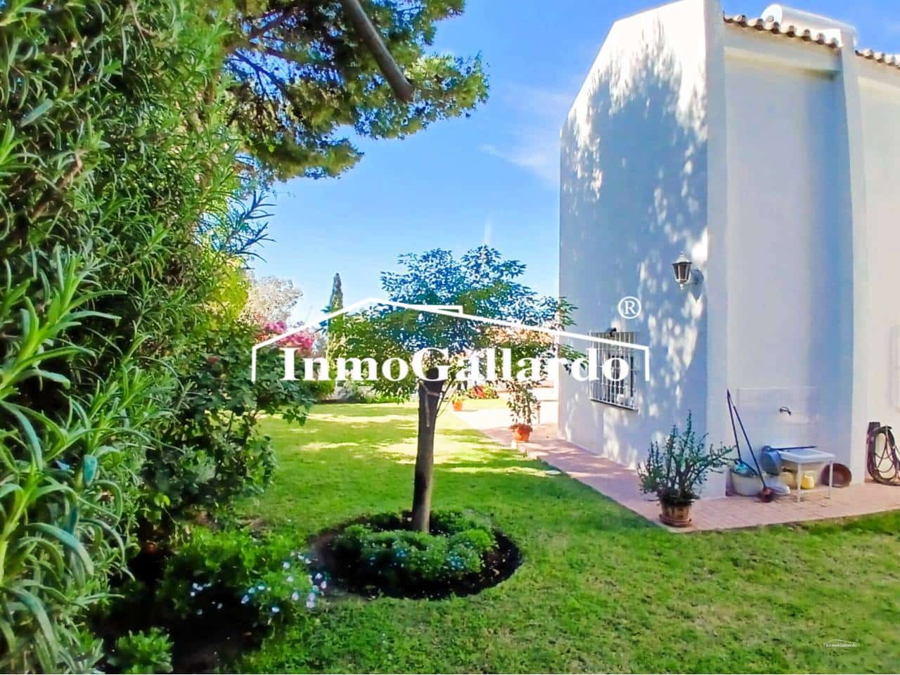 6 soveværelse Semi-Rækkehus til salg i Malaga by med garage - € 1.057.000 (Ref: 9788100)