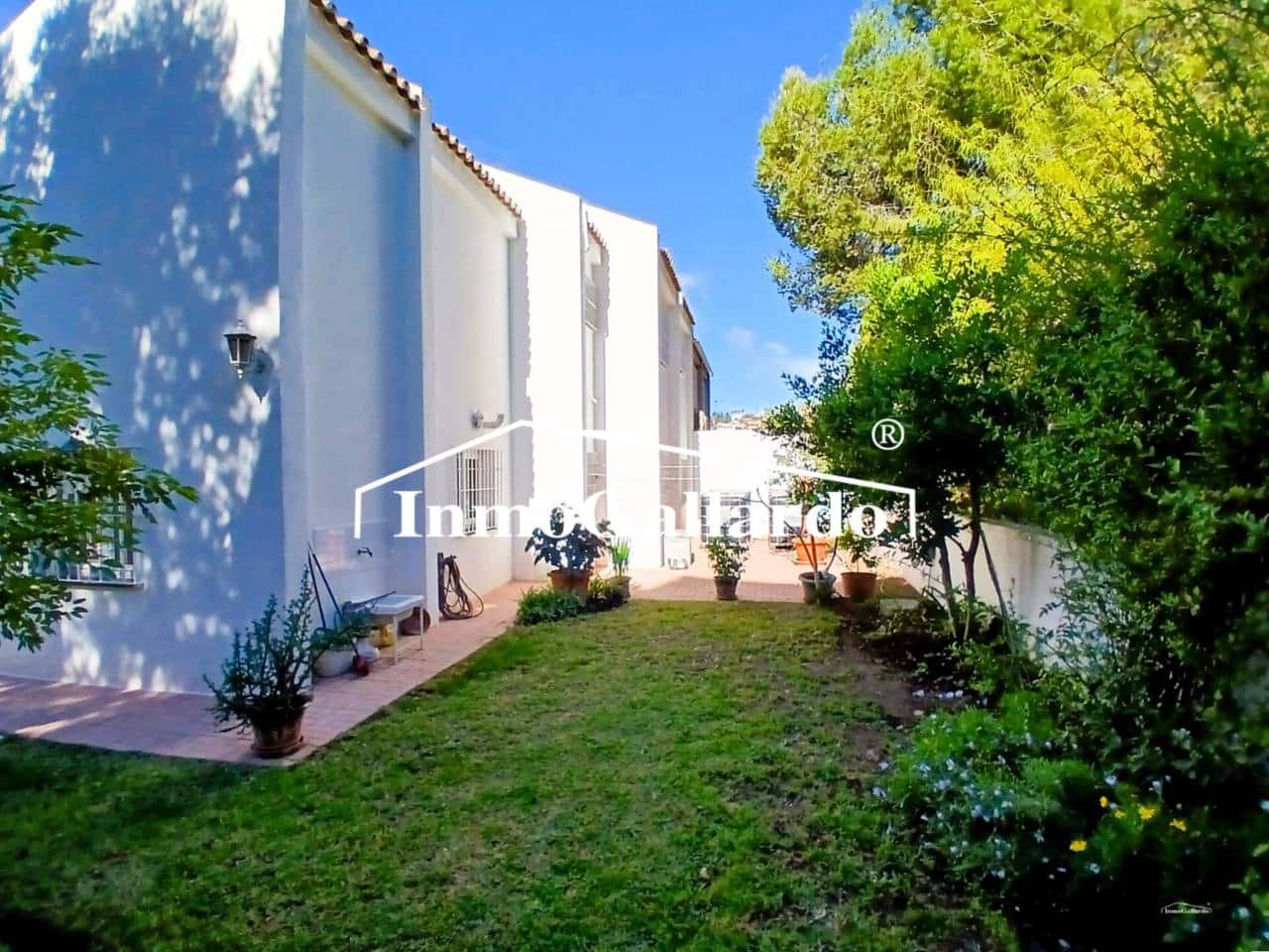 6 soveværelse Semi-Rækkehus til salg i Malaga by med garage - € 1.057.000 (Ref: 9788100)