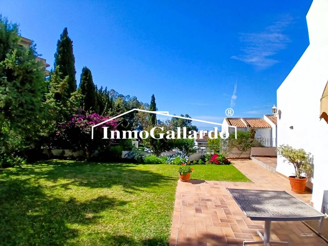 6 soveværelse Semi-Rækkehus til salg i Malaga by med garage - € 1.057.000 (Ref: 9788100)