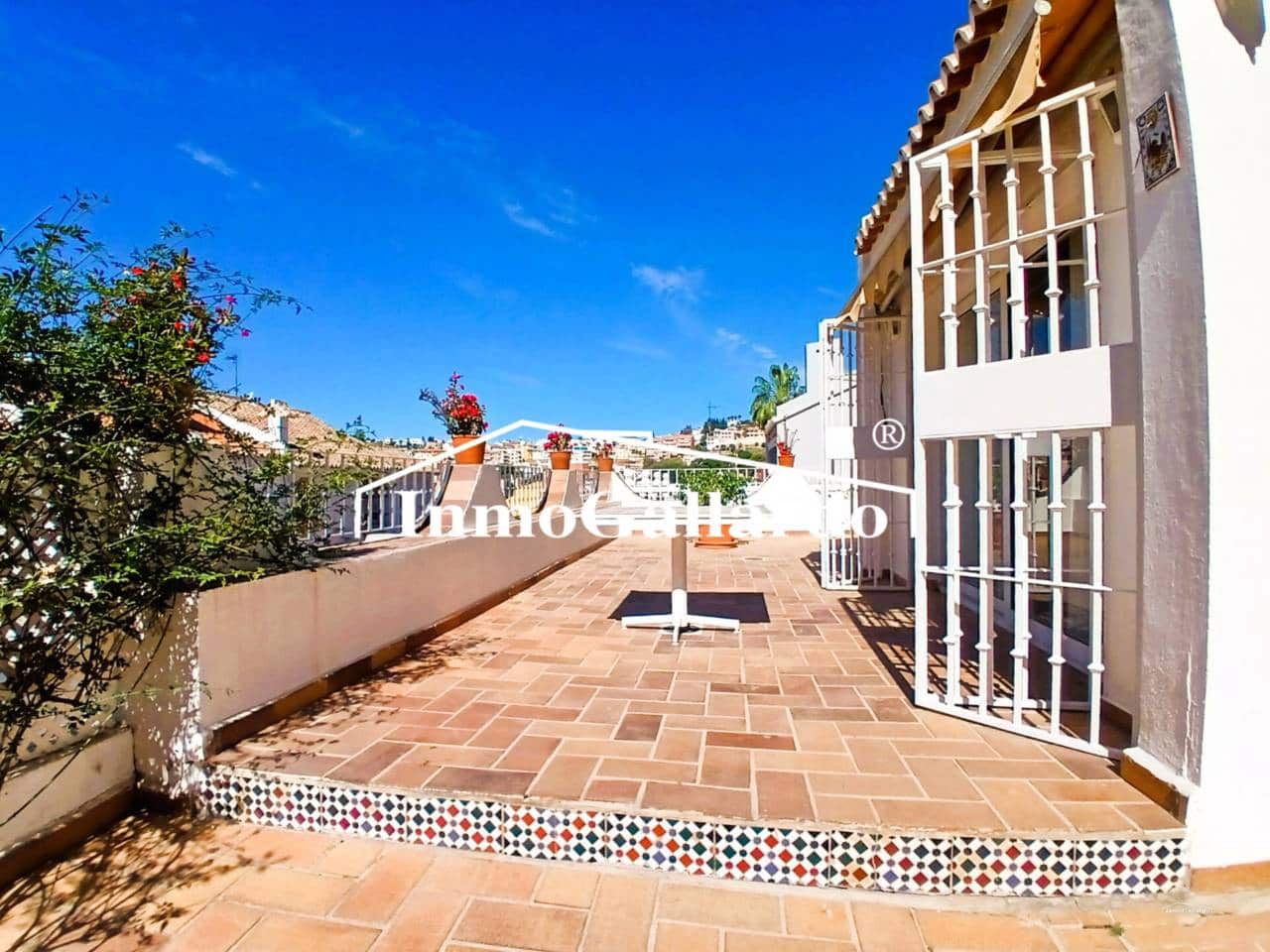 6 soveværelse Semi-Rækkehus til salg i Malaga by med garage - € 1.057.000 (Ref: 9788100)