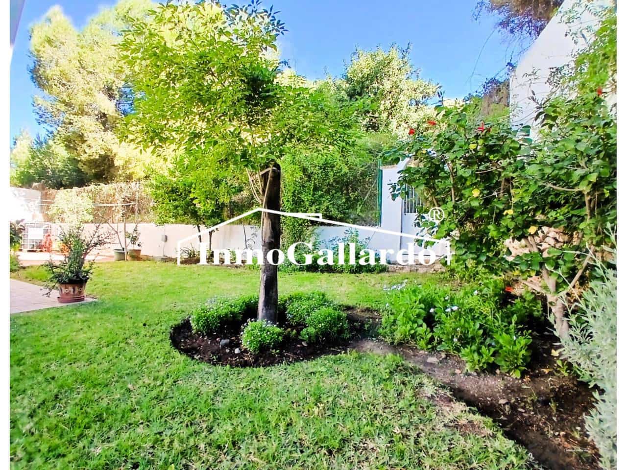 6 soveværelse Semi-Rækkehus til salg i Malaga by med garage - € 1.057.000 (Ref: 9788100)