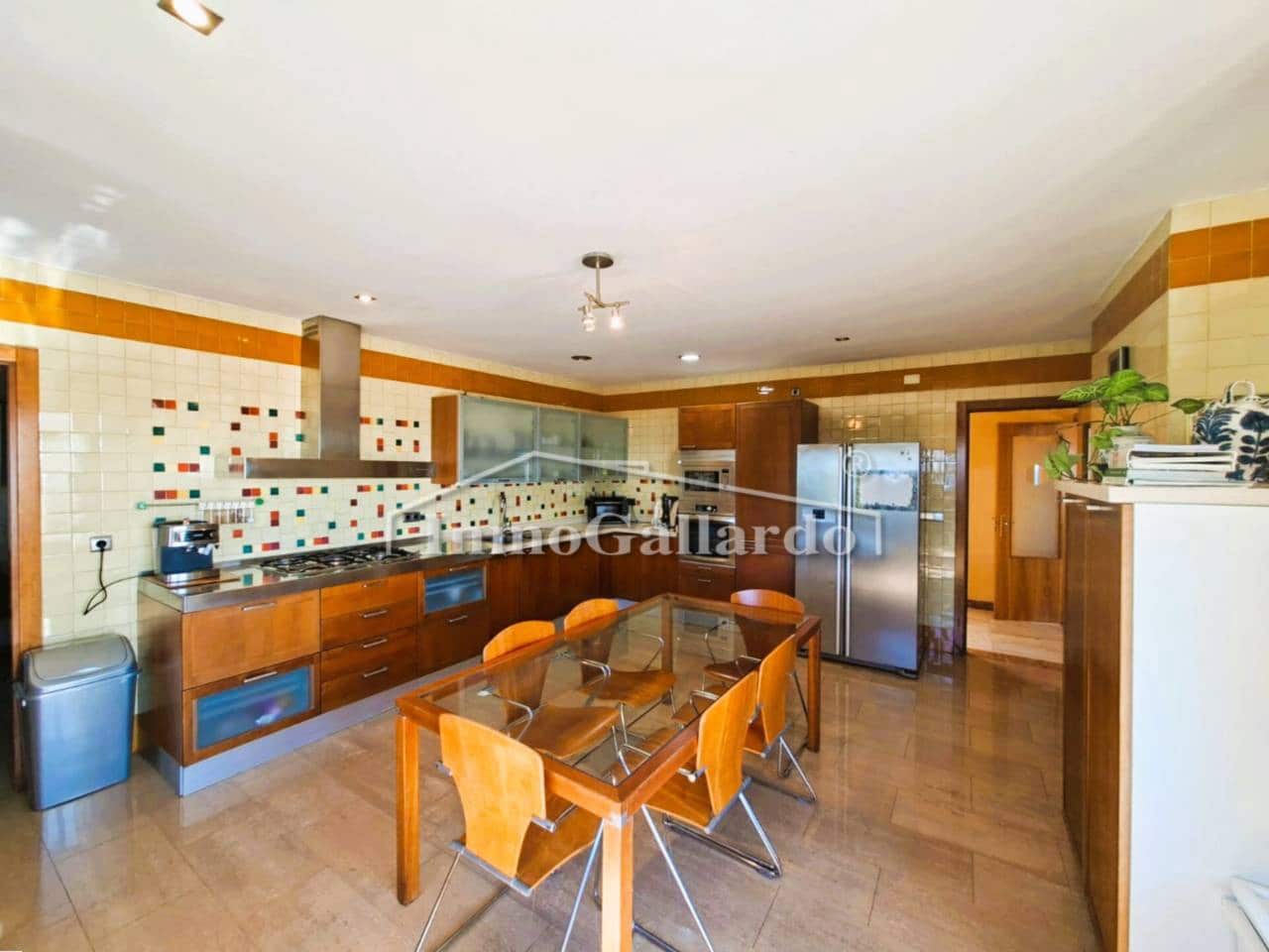 7 slaapkamer Villa te koop in Malaga stad met zwembad garage - € 1.595.000 (Ref: 9807544)