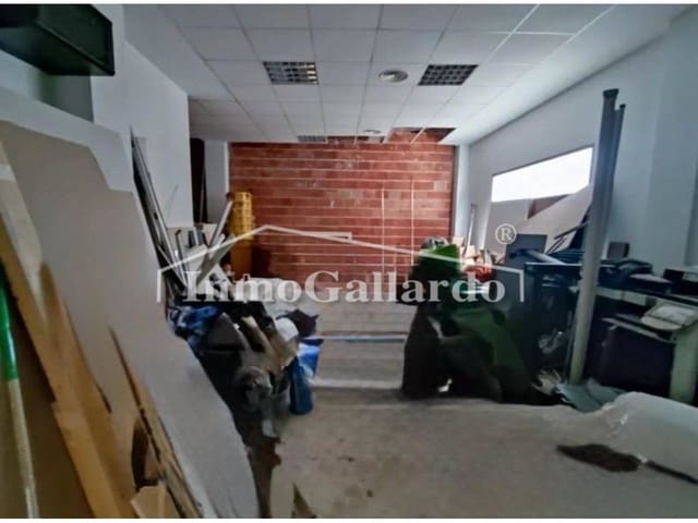 Commercial for sale in Camino de Suarez, Málaga city - € 250,000 (Ref: 9830548)