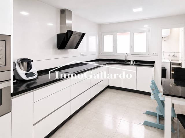 3 soveværelse Lejlighed til salg i El Palo, Málaga by - € 560.000 (Ref: 9889663)