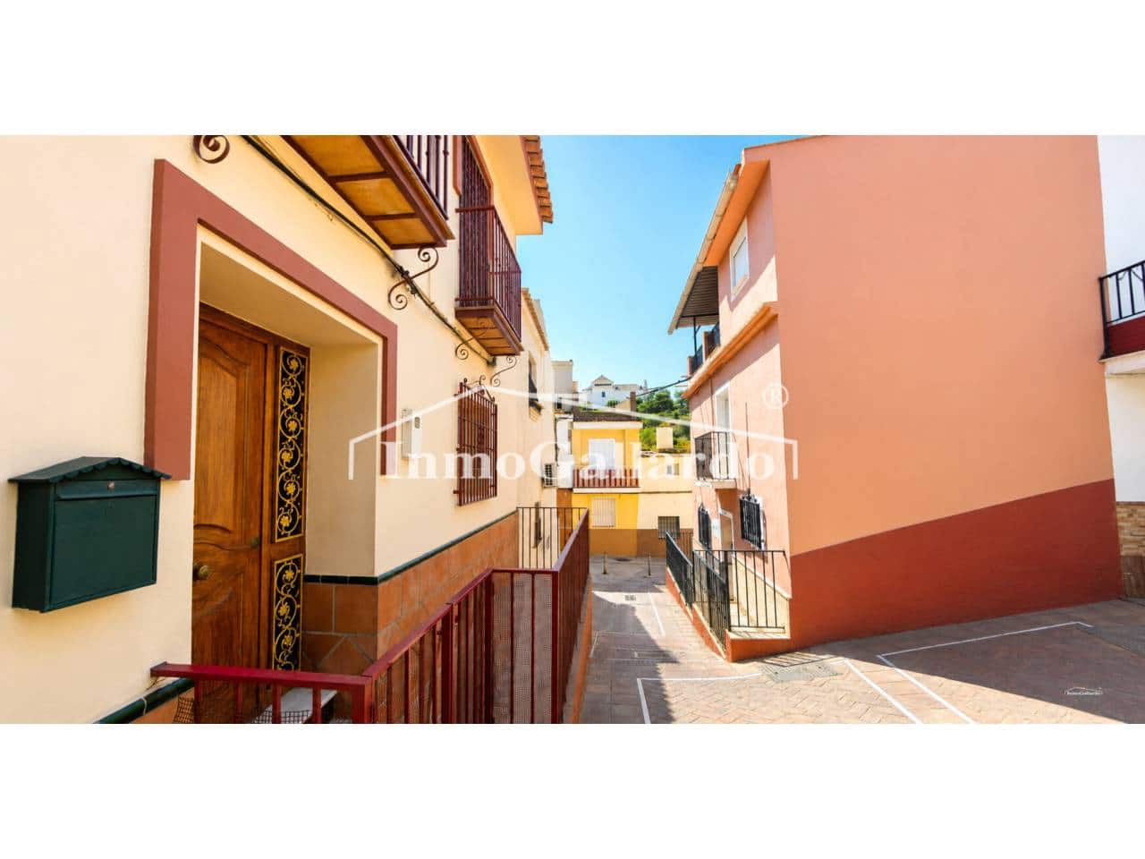 2 bedroom Apartment for sale in Velez-Malaga - € 134,000 (Ref: 9907129)