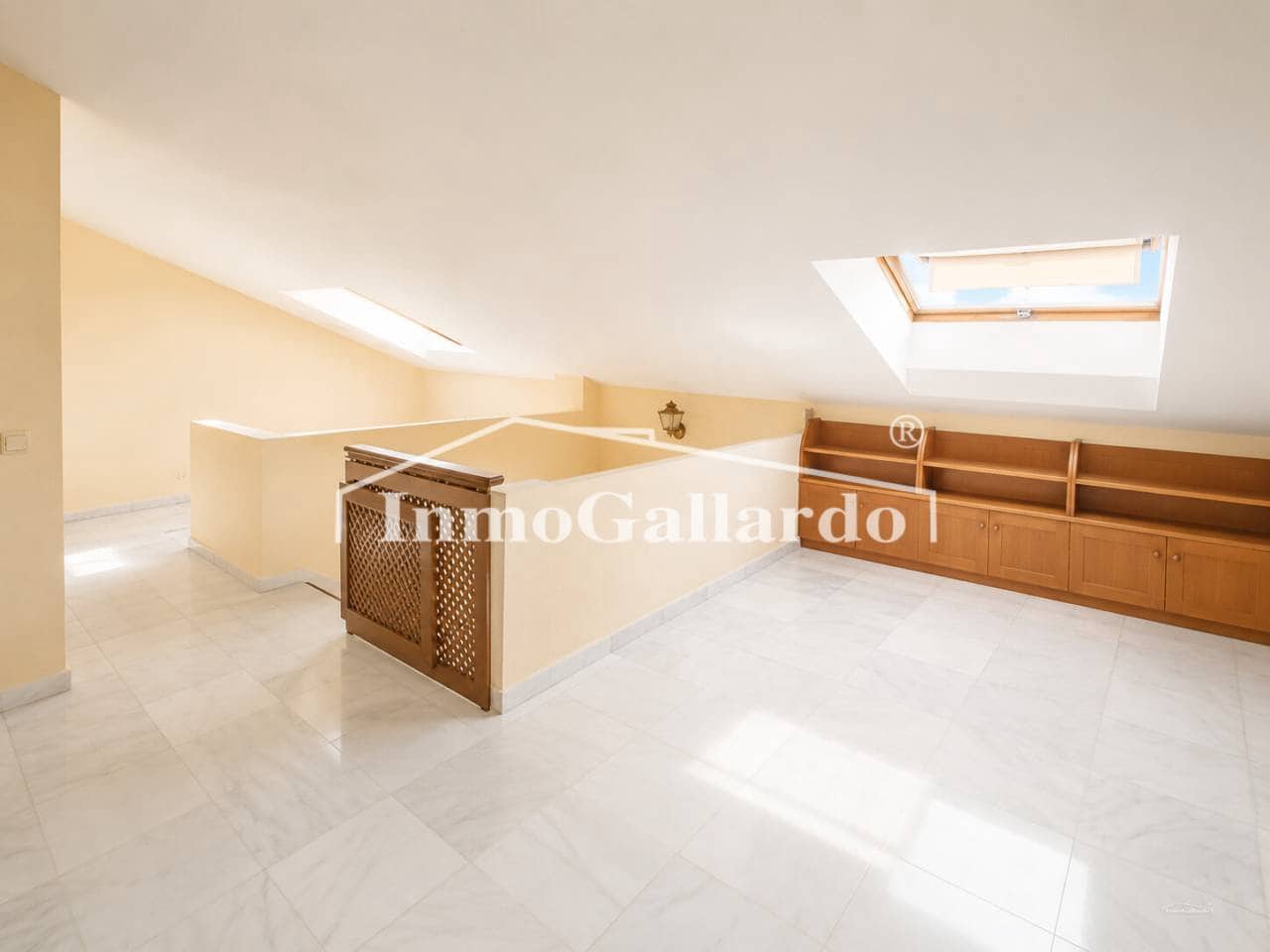 5 soveværelse Rækkehus til salg i Malaga by med swimmingpool garage - € 833.900 (Ref: 9941660)