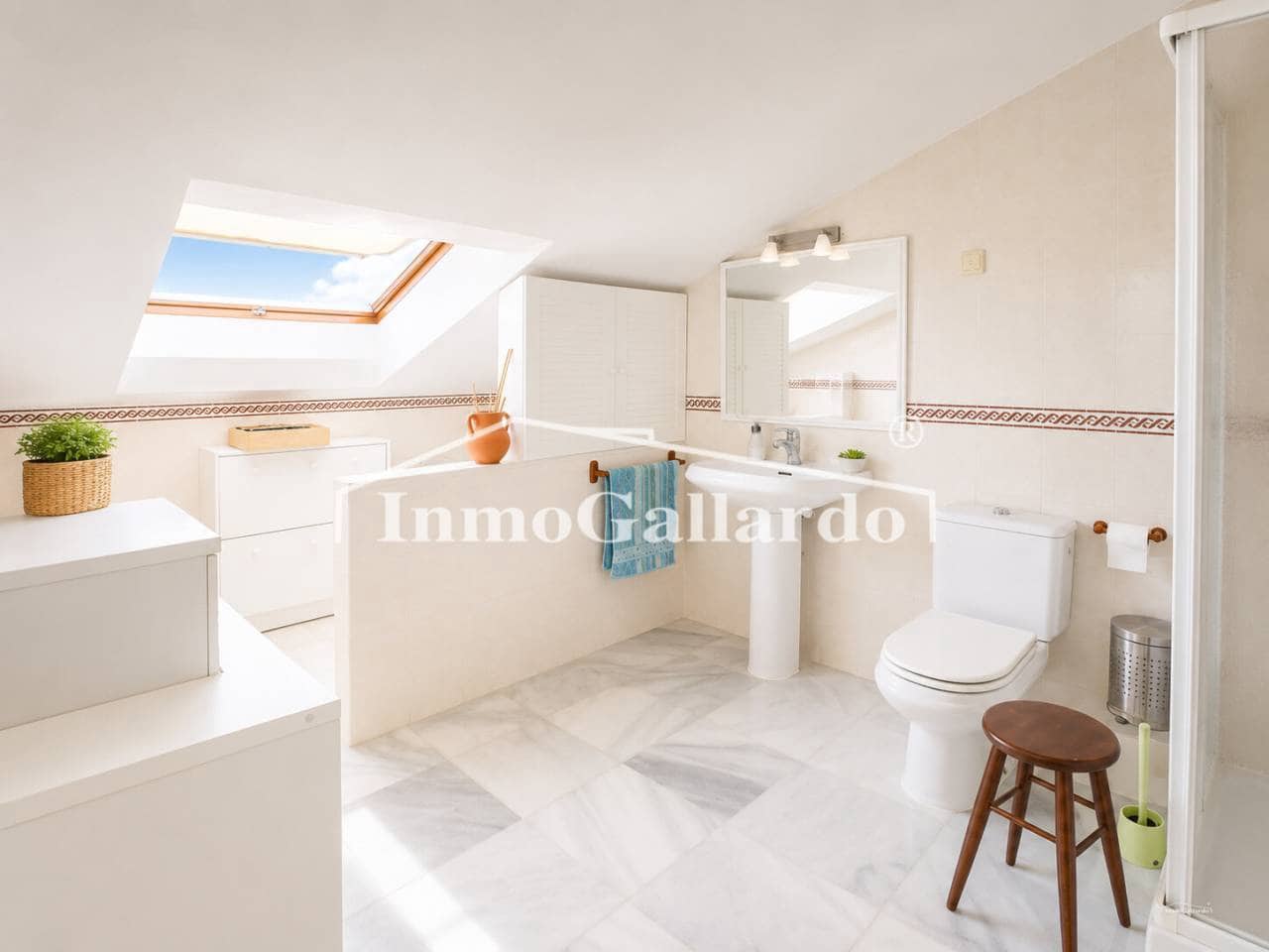 5 soveværelse Rækkehus til salg i Malaga by med swimmingpool garage - € 833.900 (Ref: 9941660)