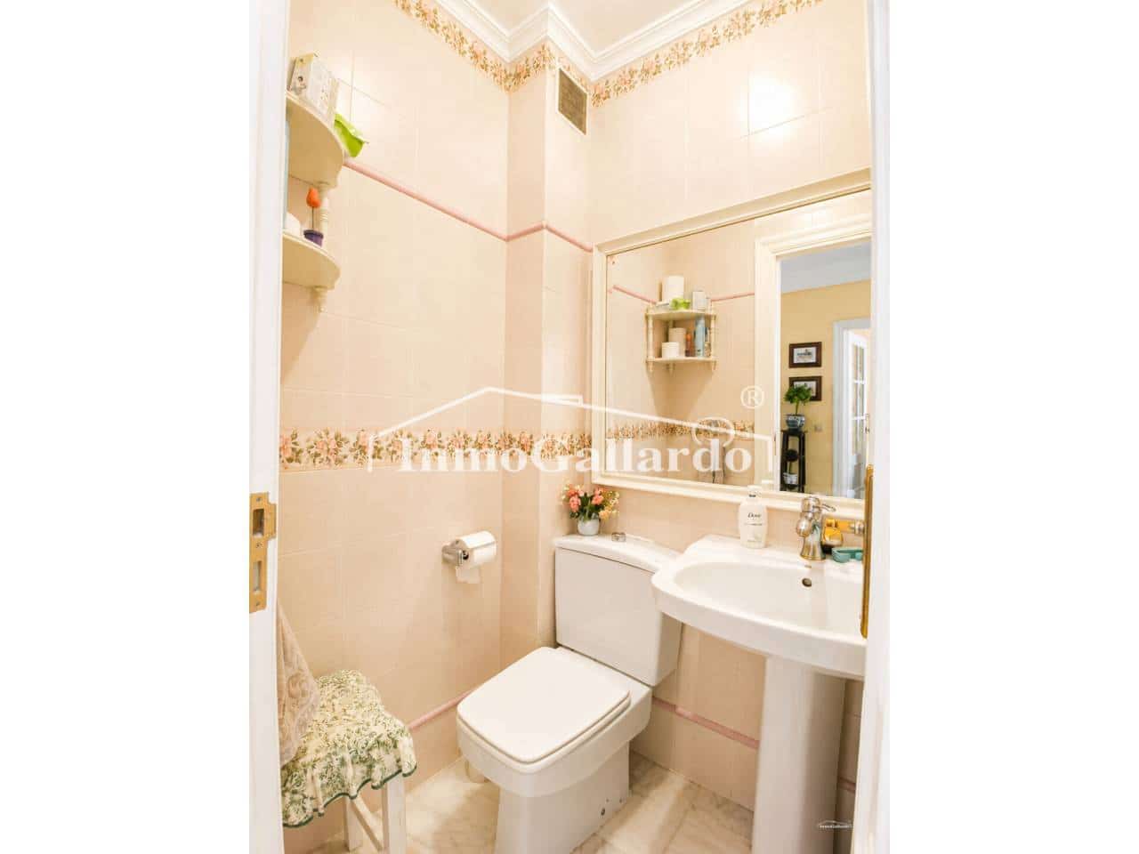 5 soveværelse Rækkehus til salg i Malaga by med swimmingpool garage - € 833.900 (Ref: 9941660)
