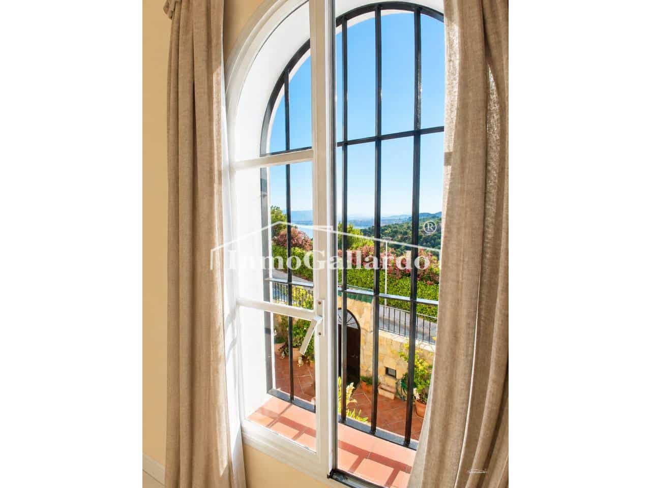5 soveværelse Rækkehus til salg i Malaga by med swimmingpool garage - € 833.900 (Ref: 9941660)
