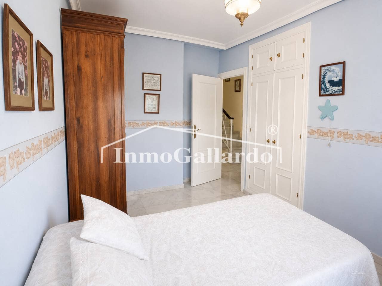 5 soveværelse Rækkehus til salg i Malaga by med swimmingpool garage - € 833.900 (Ref: 9941660)