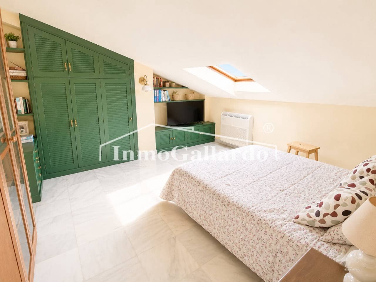 5 soveværelse Rækkehus til salg i Malaga by med swimmingpool garage - € 833.900 (Ref: 9941660)