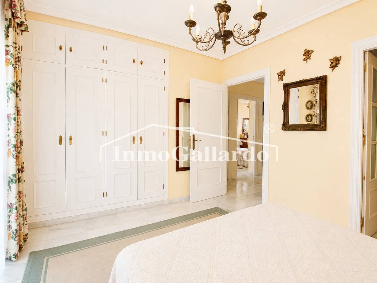 5 soveværelse Rækkehus til salg i Malaga by med swimmingpool garage - € 833.900 (Ref: 9941660)