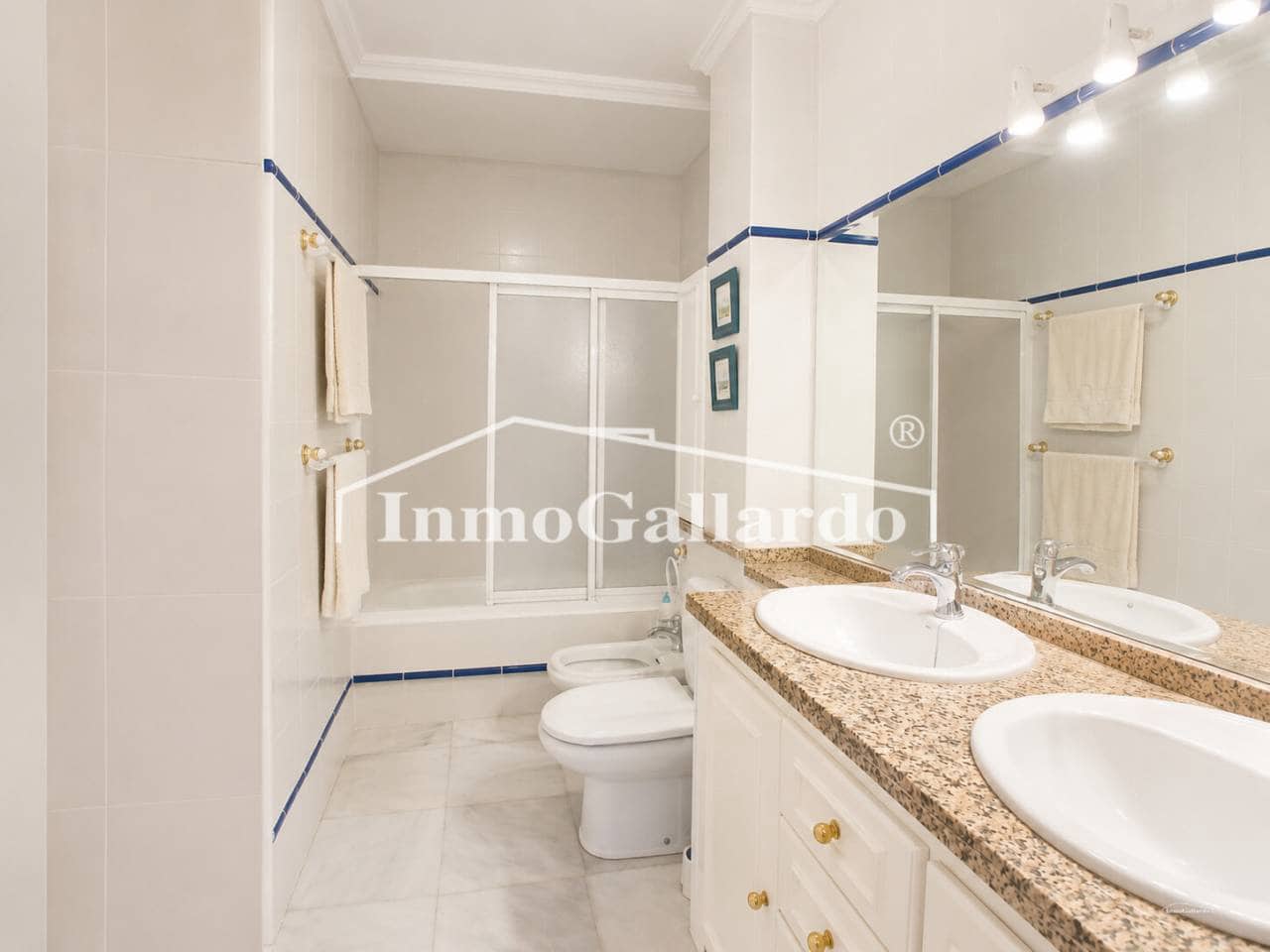 5 soveværelse Rækkehus til salg i Malaga by med swimmingpool garage - € 833.900 (Ref: 9941660)