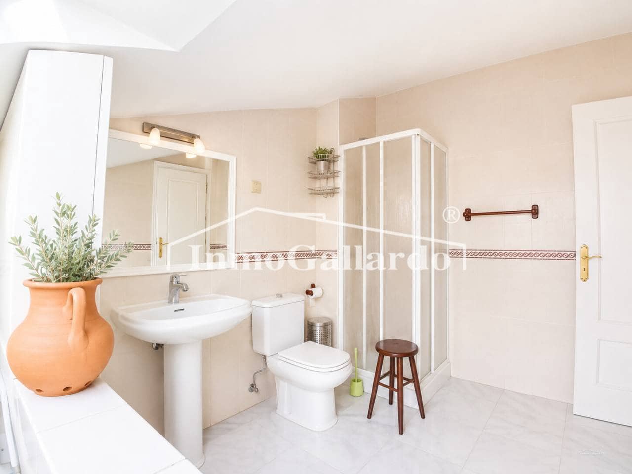 5 soveværelse Rækkehus til salg i Malaga by med swimmingpool garage - € 833.900 (Ref: 9941660)