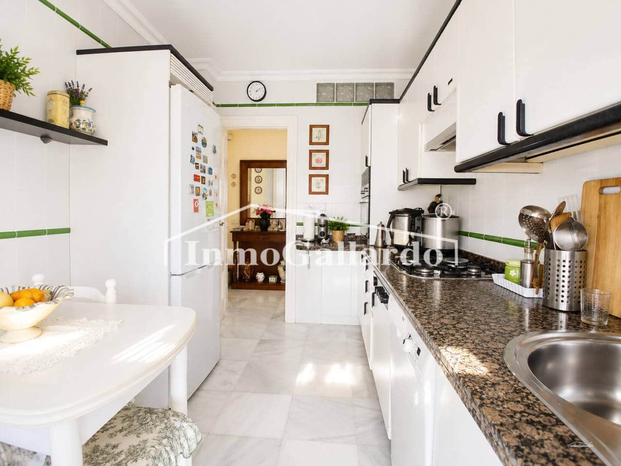 5 soveværelse Rækkehus til salg i Malaga by med swimmingpool garage - € 833.900 (Ref: 9941660)