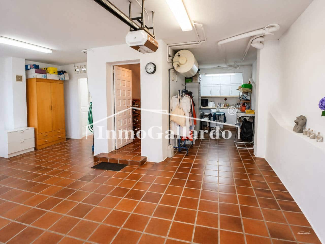 5 soveværelse Rækkehus til salg i Malaga by med swimmingpool garage - € 833.900 (Ref: 9941660)