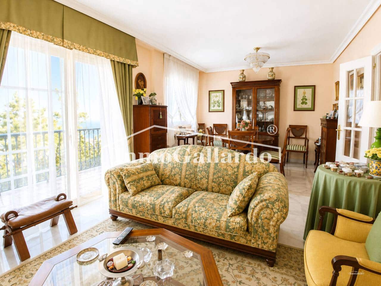 5 soveværelse Rækkehus til salg i Malaga by med swimmingpool garage - € 833.900 (Ref: 9941660)