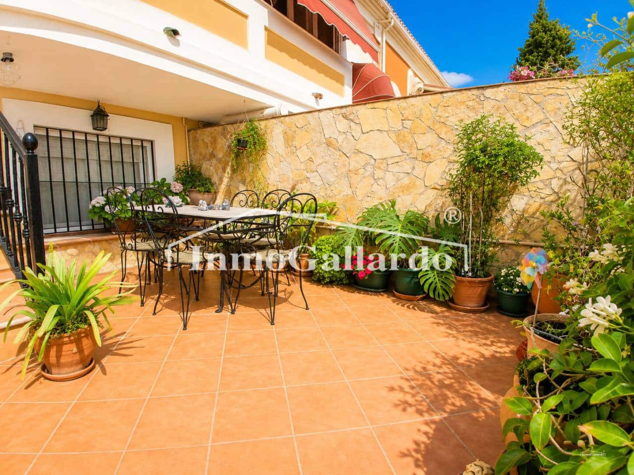 5 soveværelse Rækkehus til salg i Malaga by med swimmingpool garage - € 833.900 (Ref: 9941660)