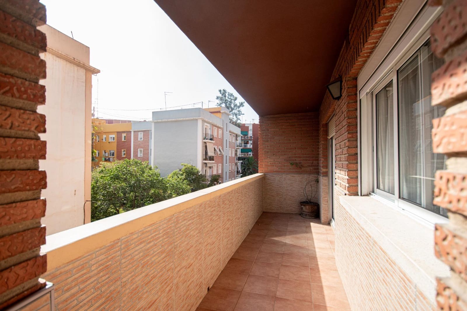 4 bedroom Flat for rent in Valencia city - € 1,250 (Ref: 10089718)