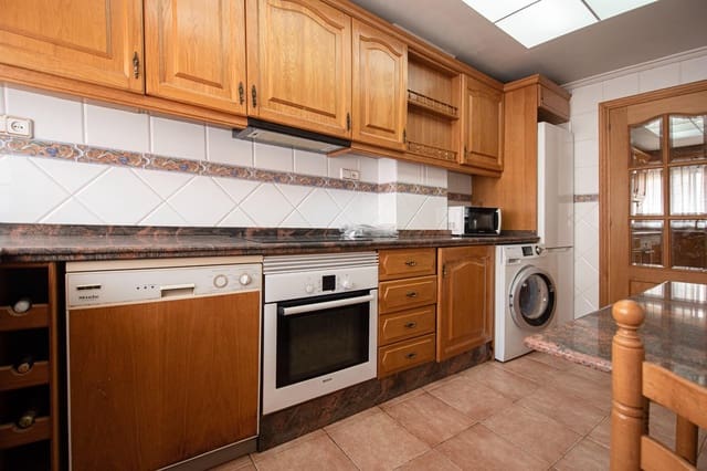 4 bedroom Flat for rent in La Llum, Valencia city - € 1,250 (Ref: 10089718)