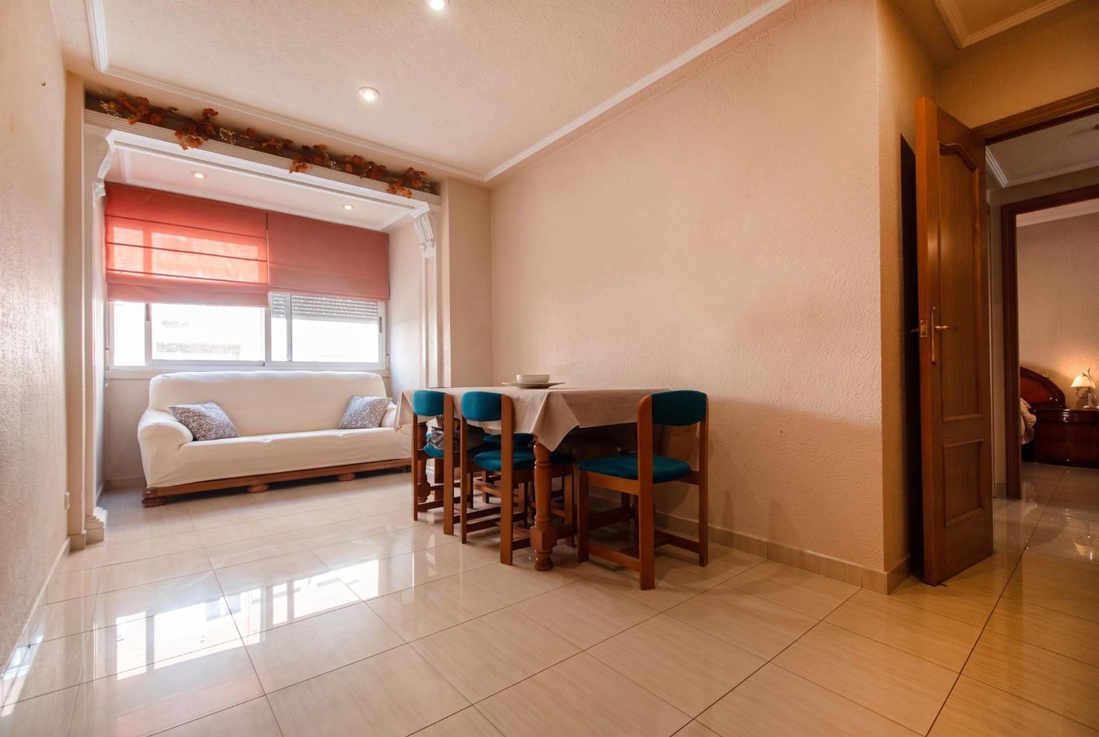 4 bedroom Flat for rent in Valencia city - € 1,250 (Ref: 10089718)