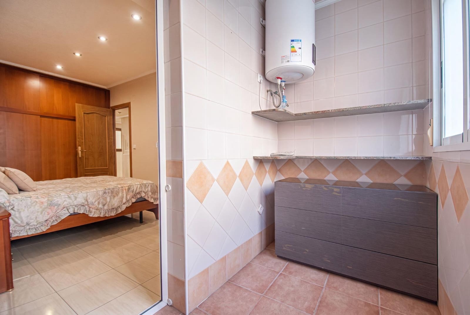 4 bedroom Flat for rent in Valencia city - € 1,250 (Ref: 10089718)