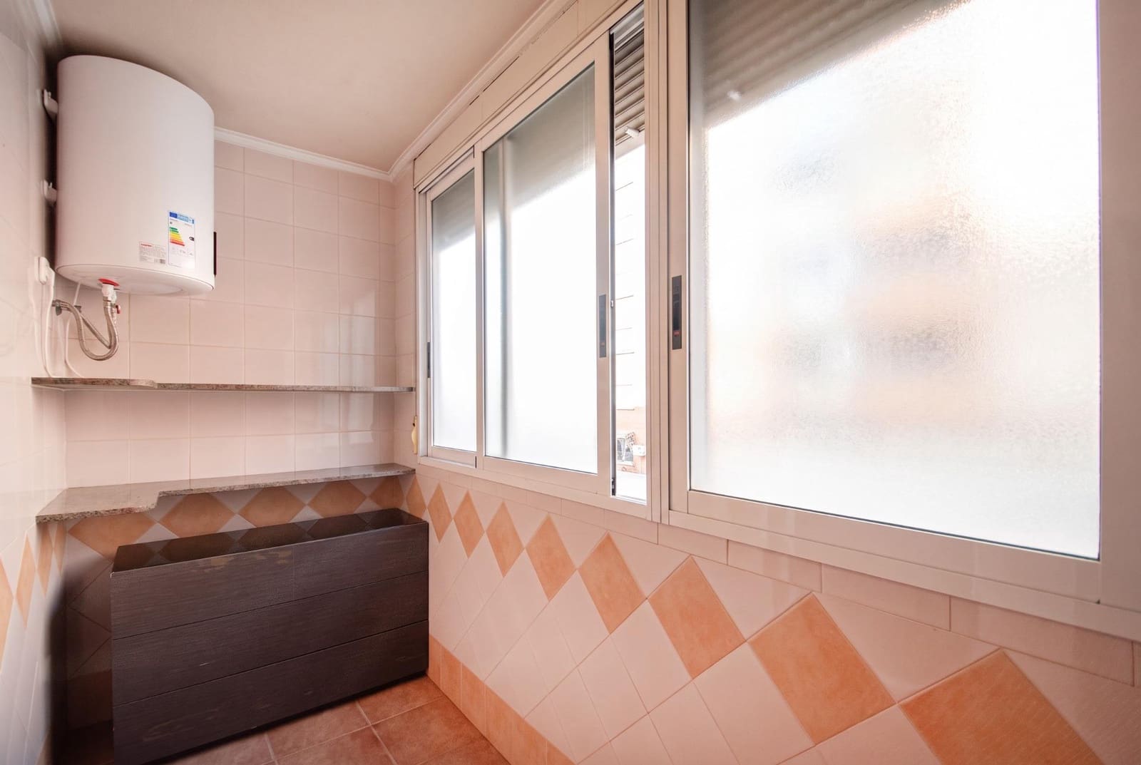 4 bedroom Flat for rent in Valencia city - € 1,250 (Ref: 10089718)