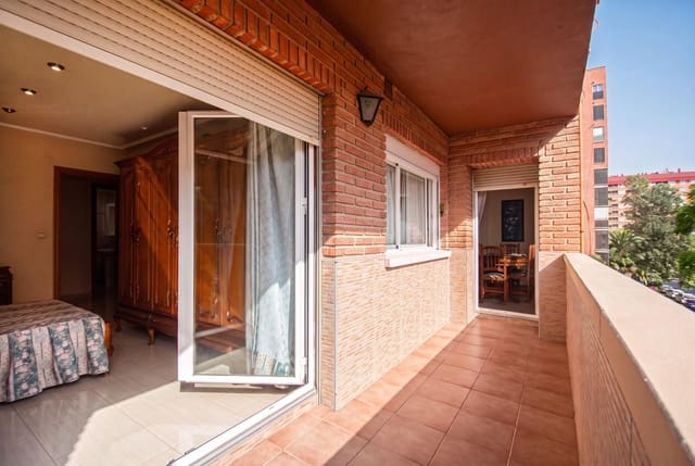 4 bedroom Flat for rent in La Llum, Valencia city - € 1,250 (Ref: 10089718)