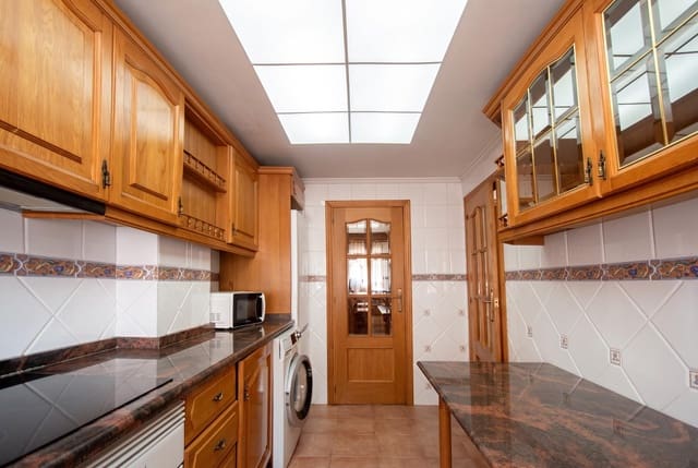 4 bedroom Flat for rent in La Llum, Valencia city - € 1,250 (Ref: 10089718)