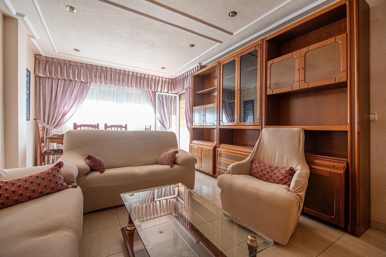 4 bedroom Flat for rent in Valencia city - € 1,250 (Ref: 10089718)