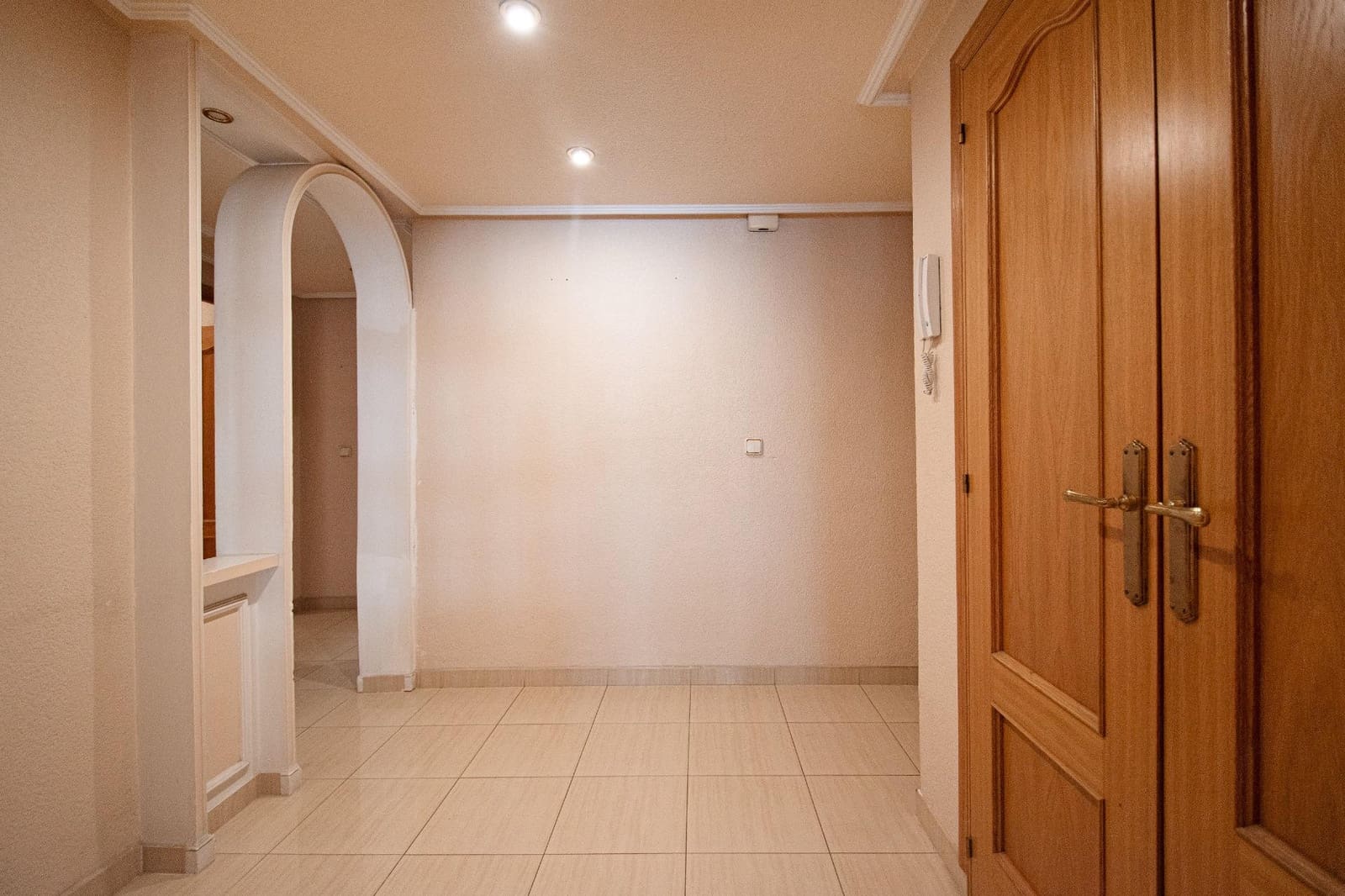 4 bedroom Flat for rent in Valencia city - € 1,250 (Ref: 10089718)