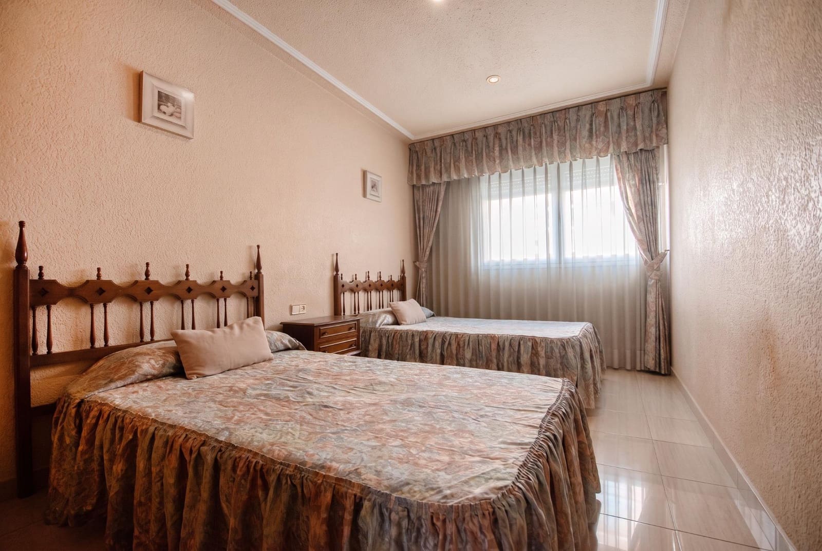 4 bedroom Flat for rent in Valencia city - € 1,250 (Ref: 10089718)