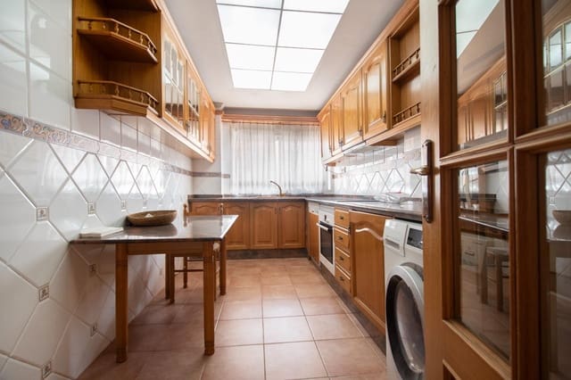4 bedroom Flat for rent in La Llum, Valencia city - € 1,250 (Ref: 10089718)