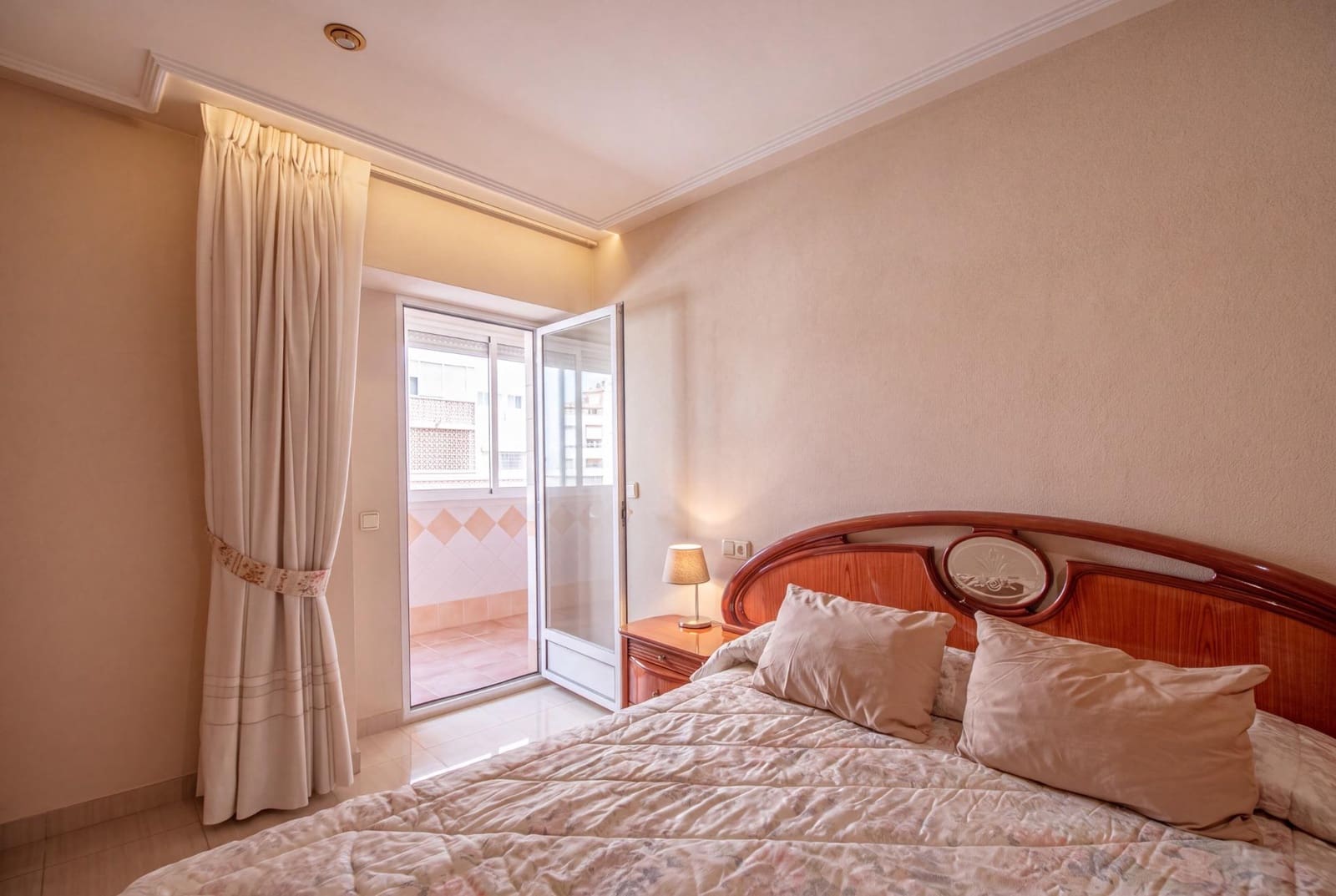 4 bedroom Flat for rent in Valencia city - € 1,250 (Ref: 10089718)