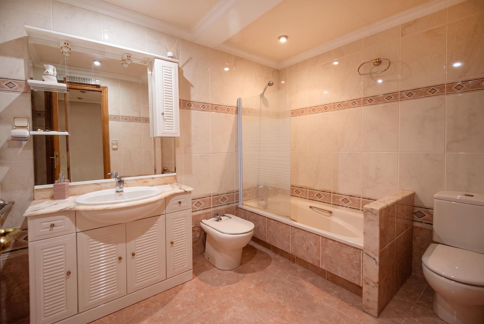 4 bedroom Flat for rent in Valencia city - € 1,250 (Ref: 10089718)