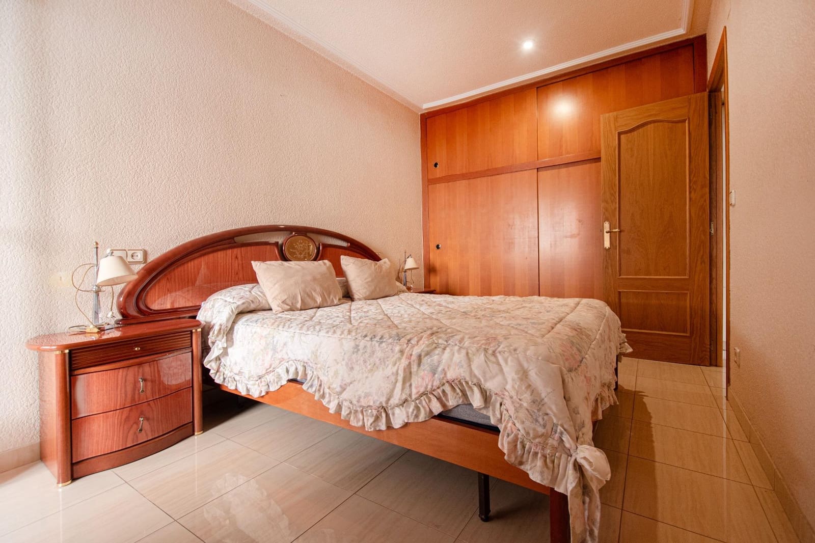 4 bedroom Flat for rent in Valencia city - € 1,250 (Ref: 10089718)