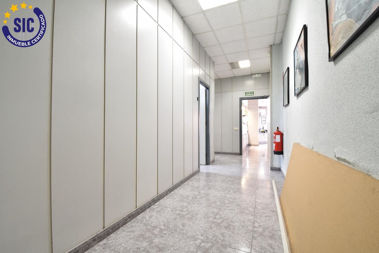 Kommersiell til salgs i Valencia by - € 900 000 (Ref: 9129656)