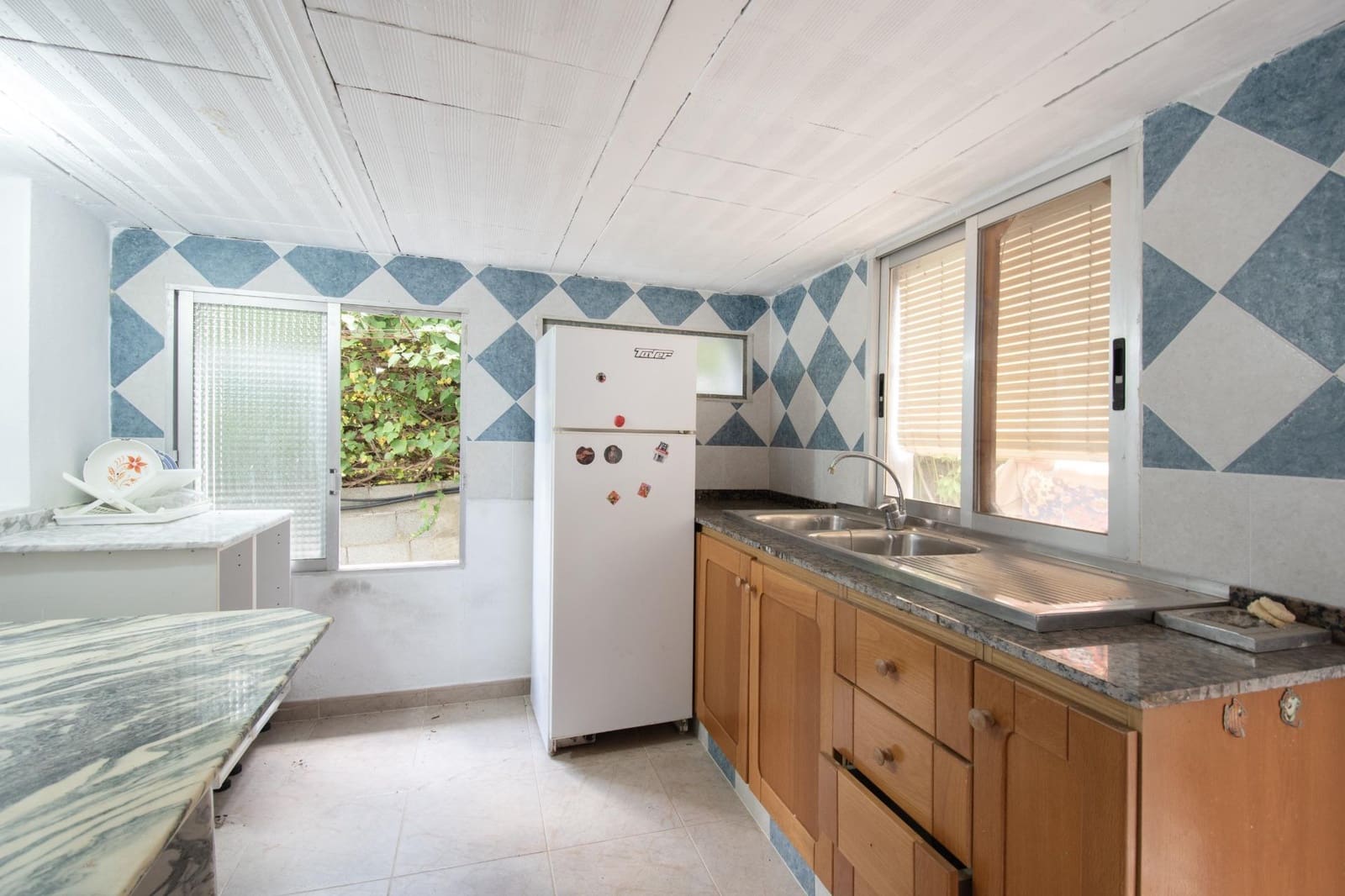 5 soveværelse Villa til salg i Montroy med swimmingpool - € 127.000 (Ref: 9152089)