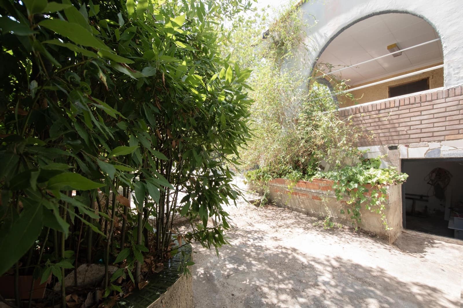 5 soveværelse Villa til salg i Montroy med swimmingpool - € 127.000 (Ref: 9152089)